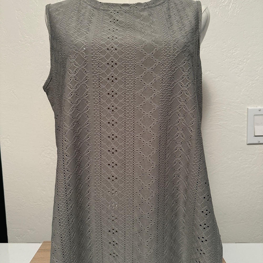 Sleeveless Eyelet Lace Blouse in Gray